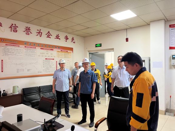 湖北煤投副總經(jīng)理、荊州煤炭港務(wù)有限公司董事長(zhǎng)周翔到株洲潔凈煤公司項(xiàng)目部開(kāi)展安全檢查暨項(xiàng)目運(yùn)營(yíng)交流座談會(huì)